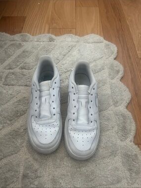 Classic White Leather Nike Sneakers Air Force no laces